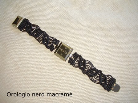 Bijoux: Orologio nero macram, realizzato da Medi Cristina